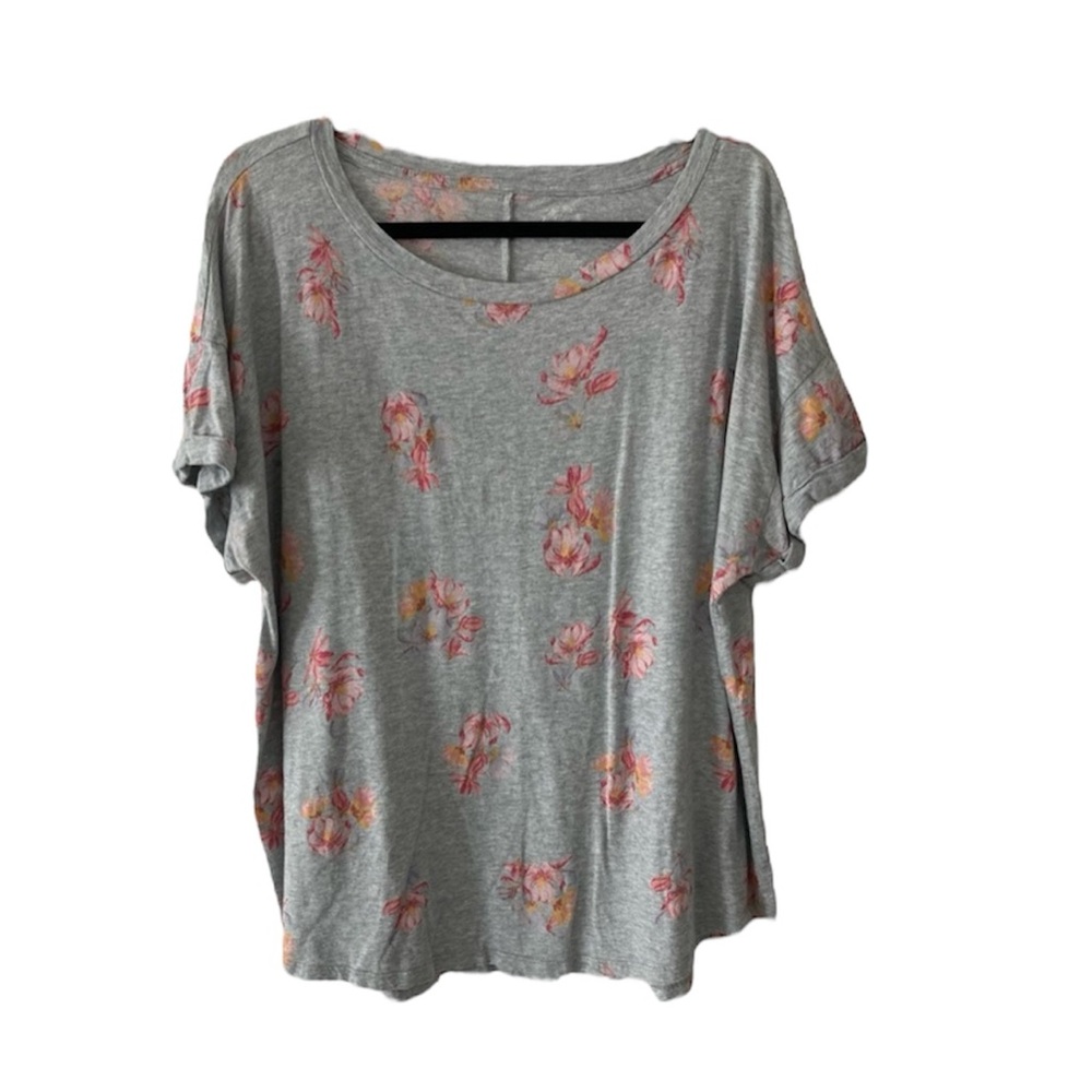 Maurice’s 24/7 Gray with drop shoulders top in pink and gold floral print 2X